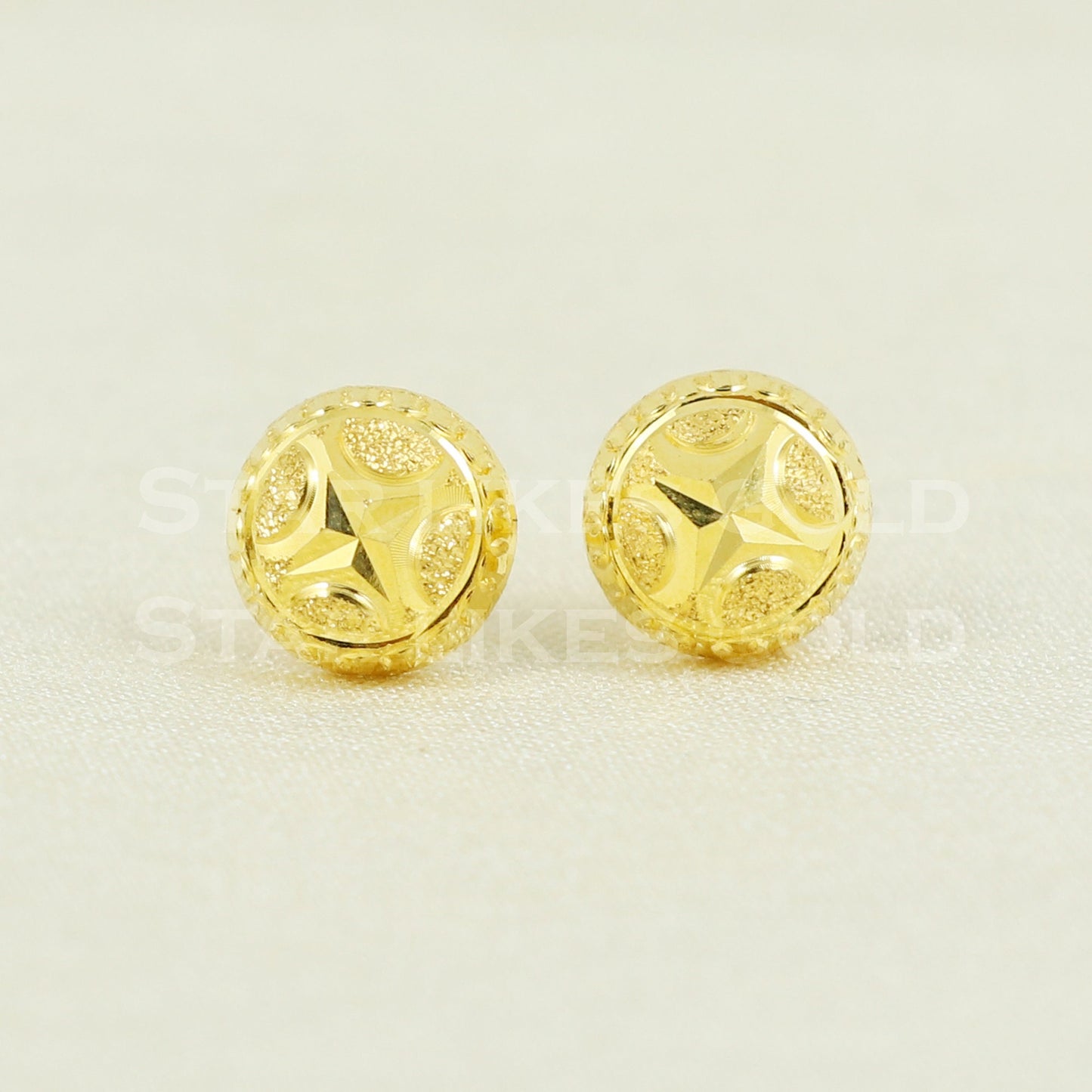 Exquisite 18K Yellow Gold Blossom Stud Earrings - Intricate Handcrafted Floral Jewelry