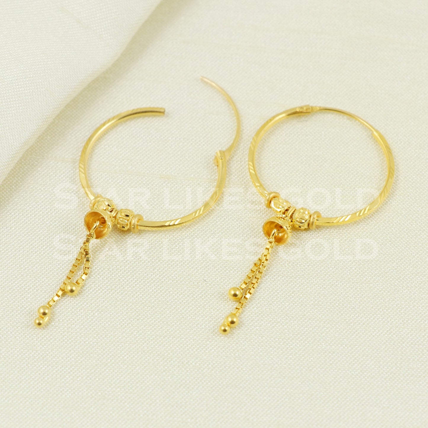 18 karat 18k gold bali hoop earrings