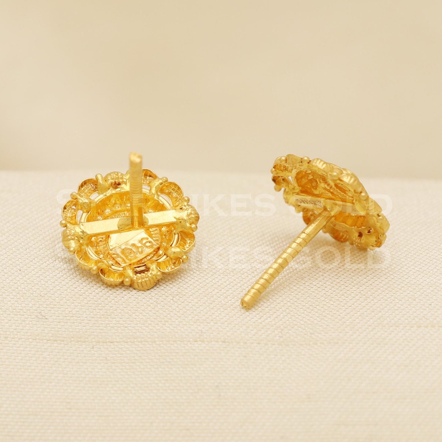 Hallmark 22k Gold Traditional Meenakari Stud Earrings with Red & Green Enamel, B1337