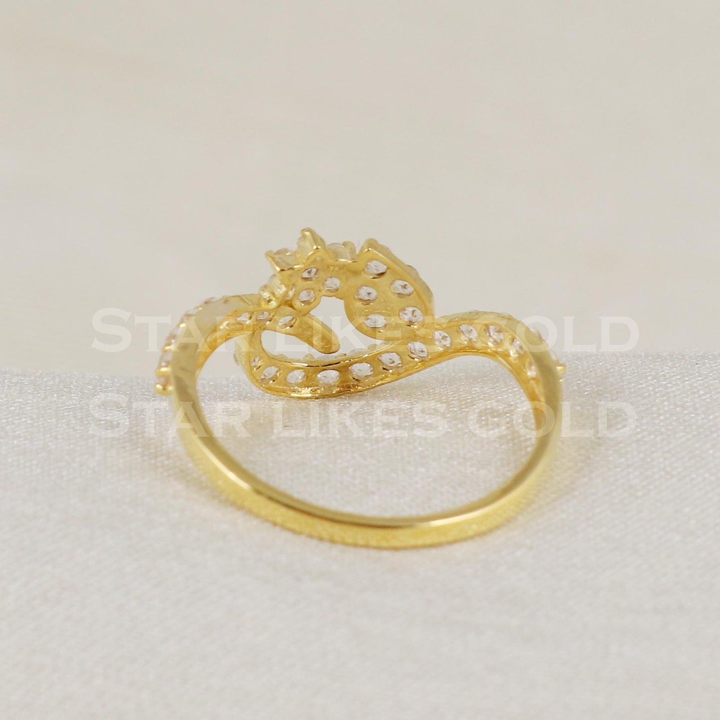 Exquisite 18k Gold CZ Stone Ring | Unique Abstract Wave Designer Jewelry B1413