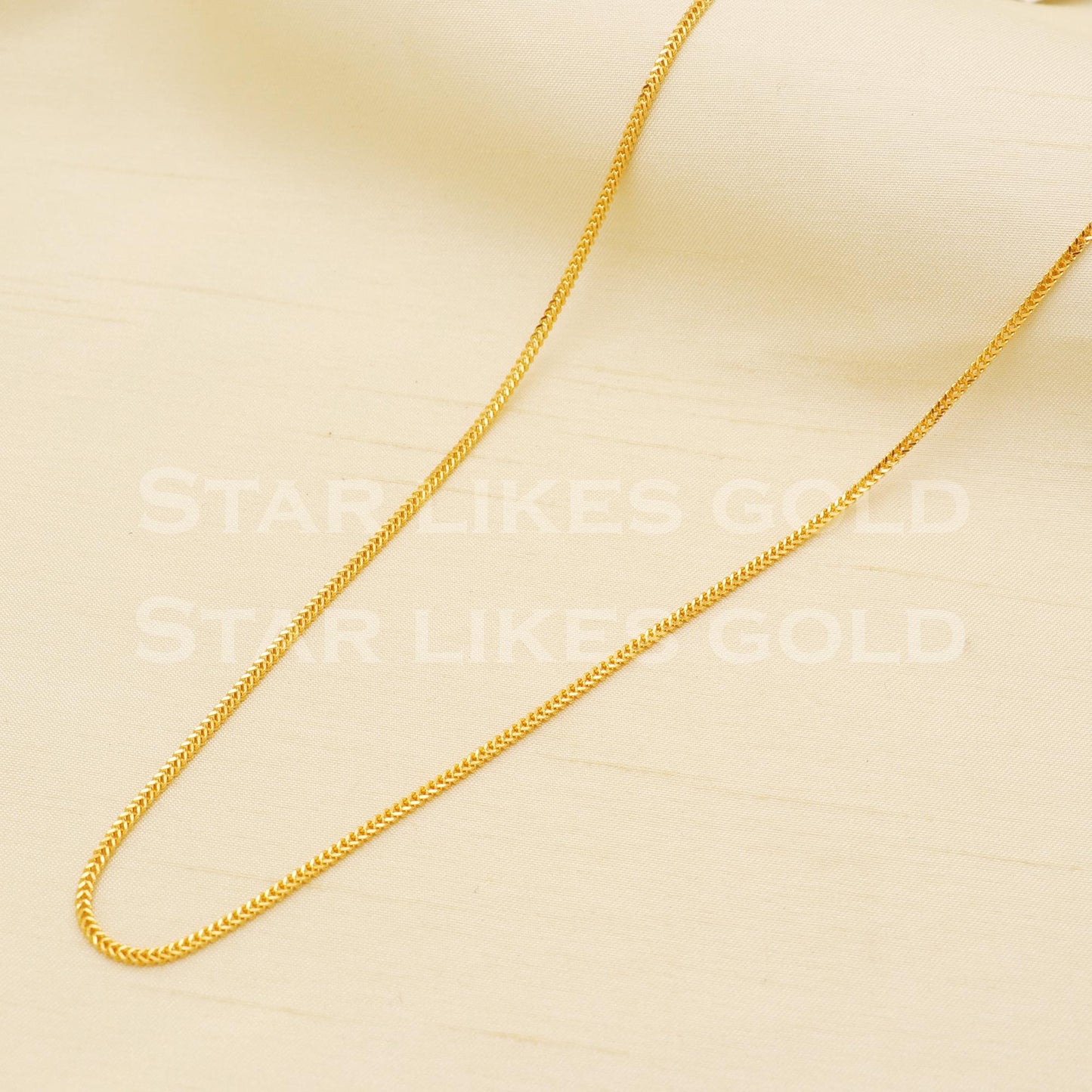 Stunning 18k Hallmark Gold Lightweight Daily Wear Neckpiece, B1458