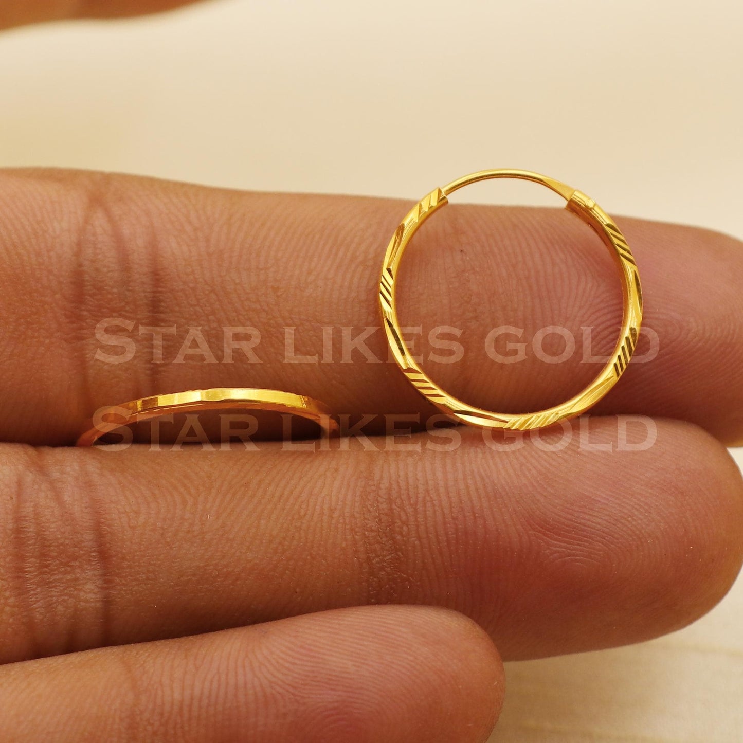 18 karat 18k gold bali hoop earrings, B1495