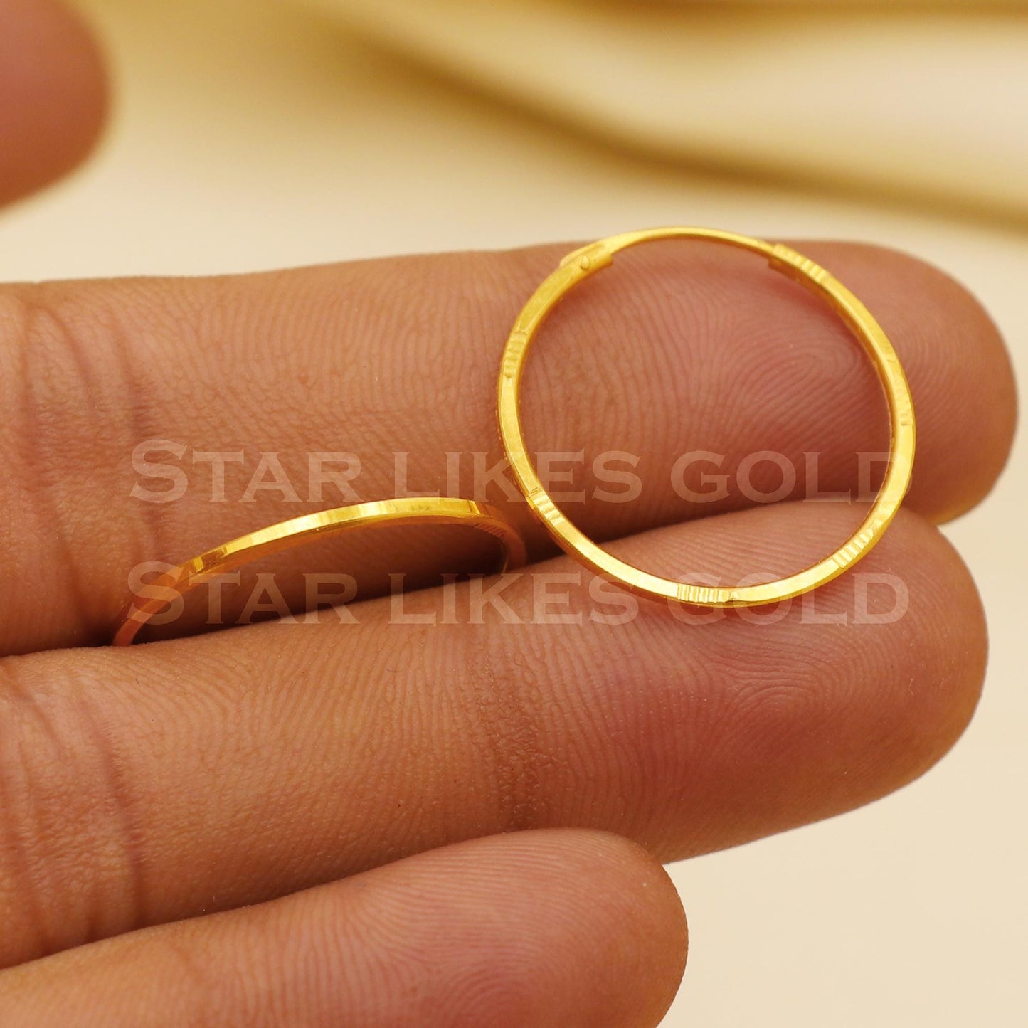 18 karat 18k gold bali hoop earrings, B1497