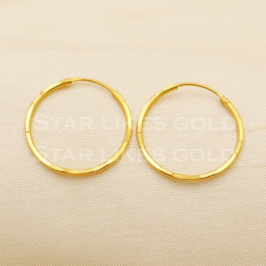 18 karat 18k gold bali hoop earrings, B1497