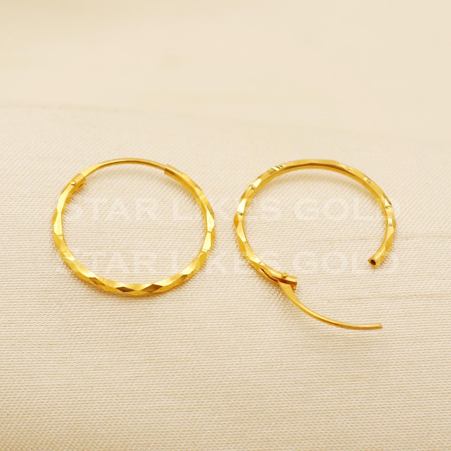 18K Gold Engraved Hoop Earrings | Minimalist High-Polish Jewelry Gift, B1500