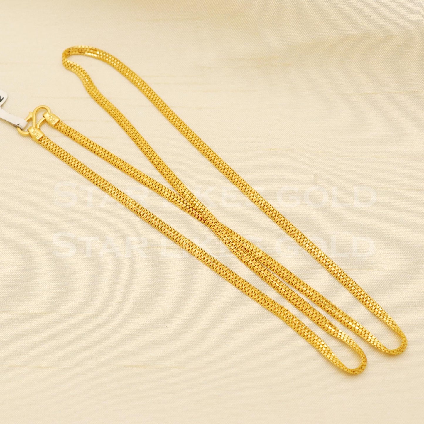 Stunning 22k Hallmark Gold Flexible Square Pattern Neckpiece, B1433