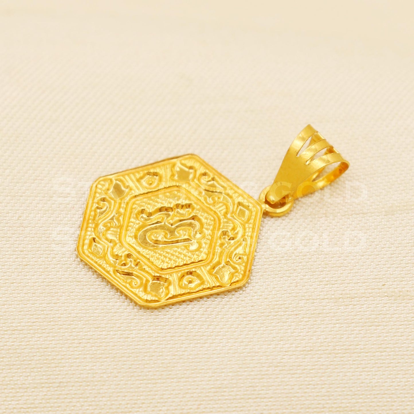 OM 18k Yellow Gold Handmade Zircon Pendant Jewelry, B1484