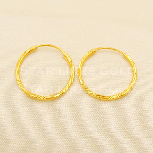 18 karat 18k gold bali hoop earrings, B1495