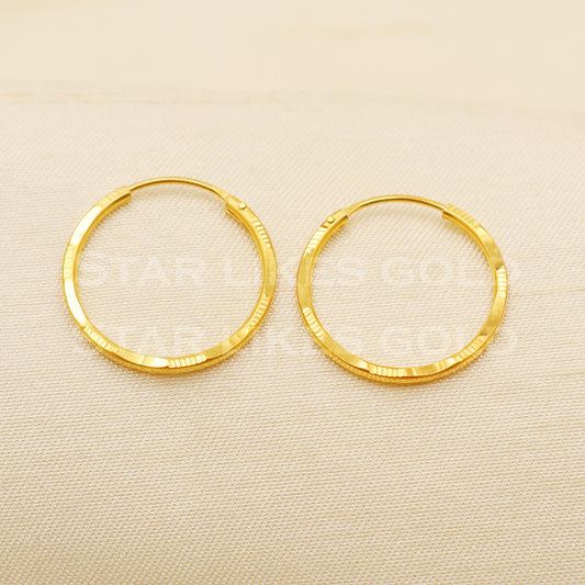 18 karat 18k gold bali hoop earrings, B1496