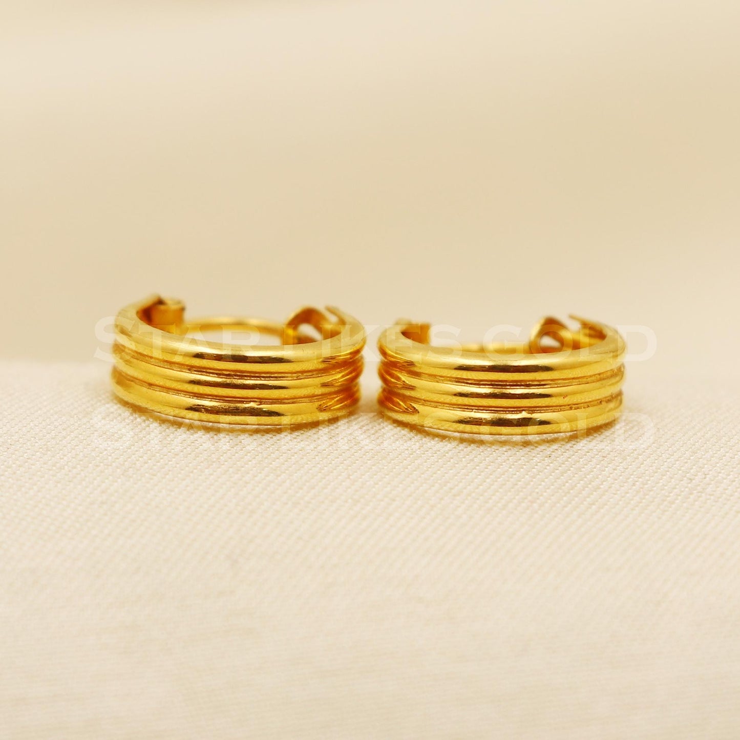 Designer 18K Gold Circular Bali with Fine Textured Finish | Daily Use Comfort, B1505