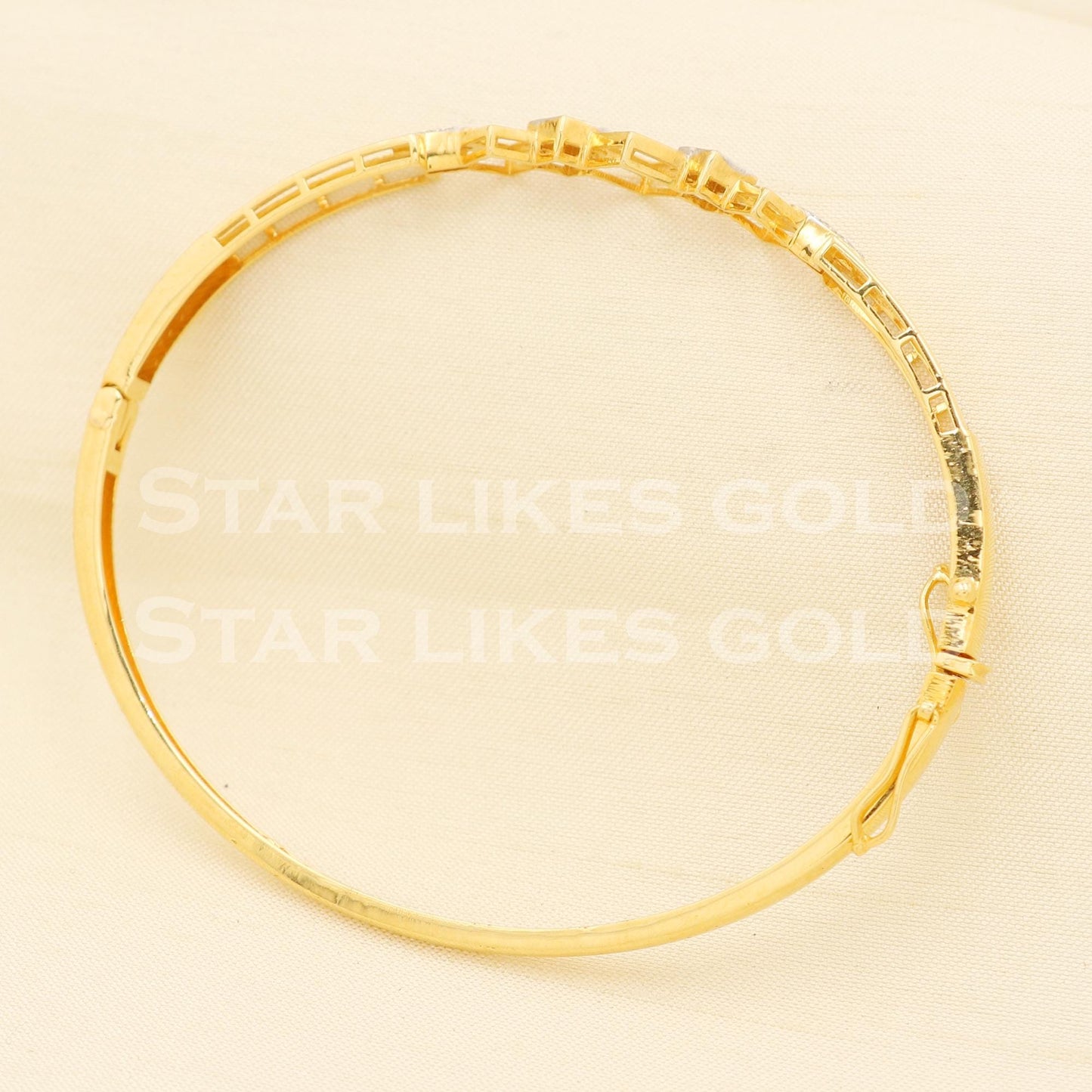 18 Karat Gold Zircon Geometric Designer Bangle Bracelet for Women, PR1391