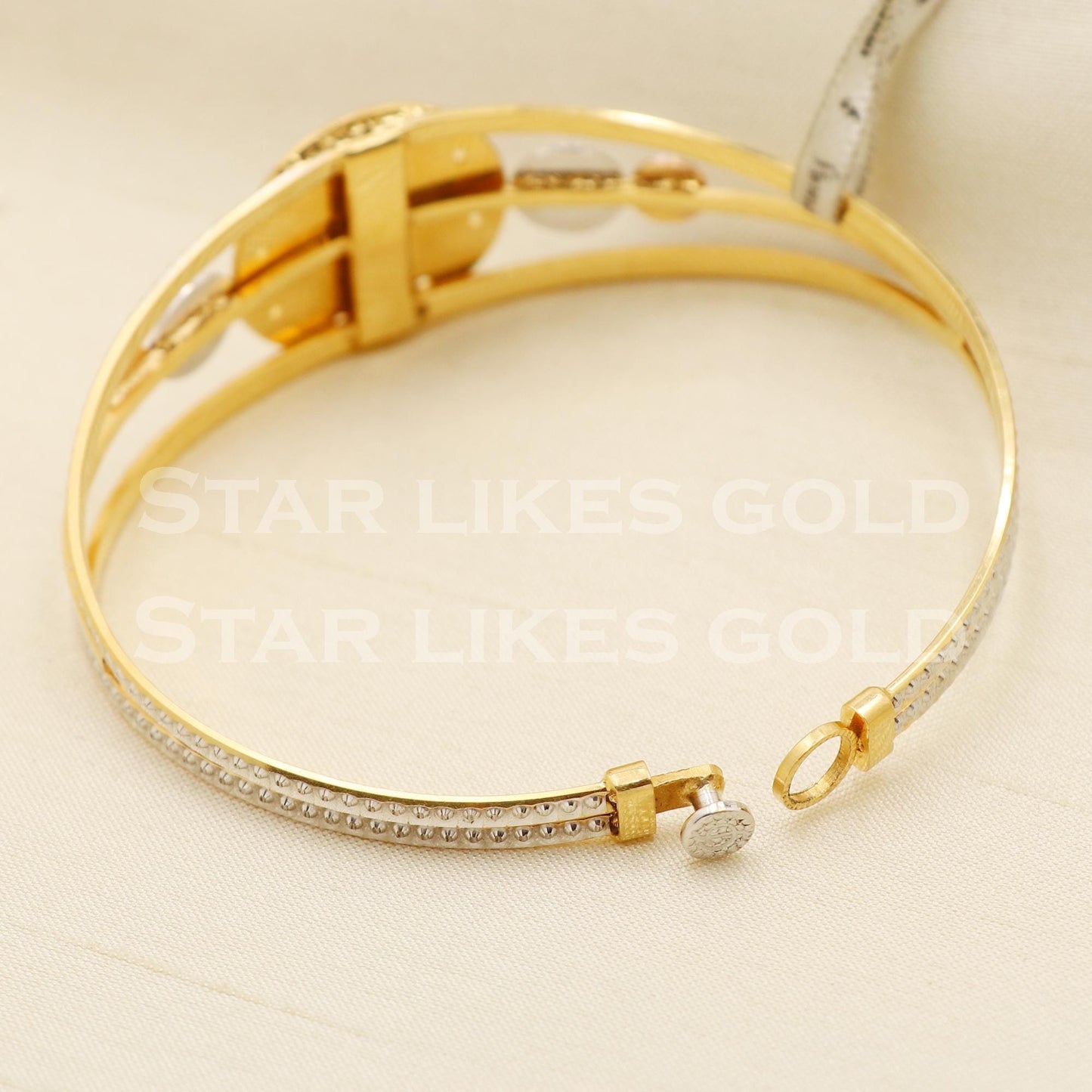 22K 22 Karat Gold Two Tone Floral Round Motif Screw Lock Bangle Bracelet, PR1395