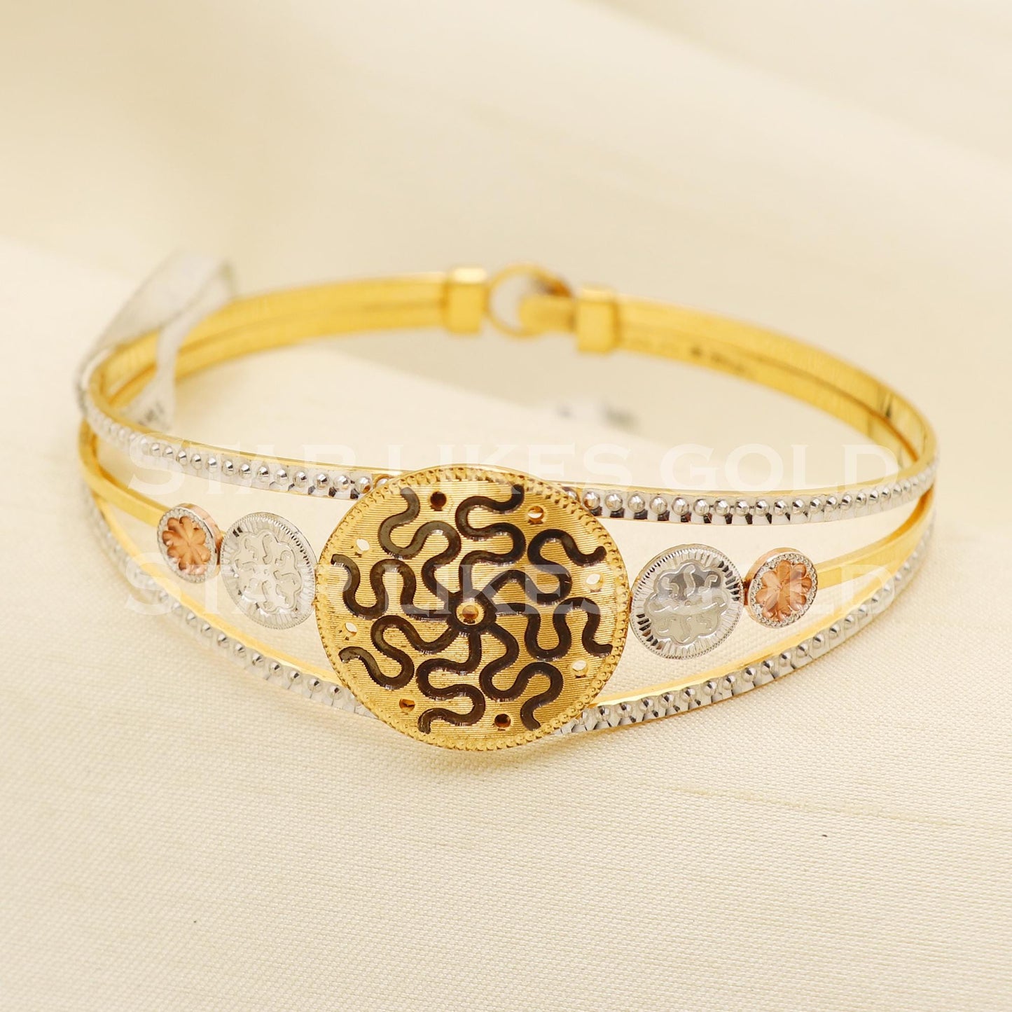 22K 22 Karat Gold Two Tone Floral Round Motif Screw Lock Bangle Bracelet, PR1395