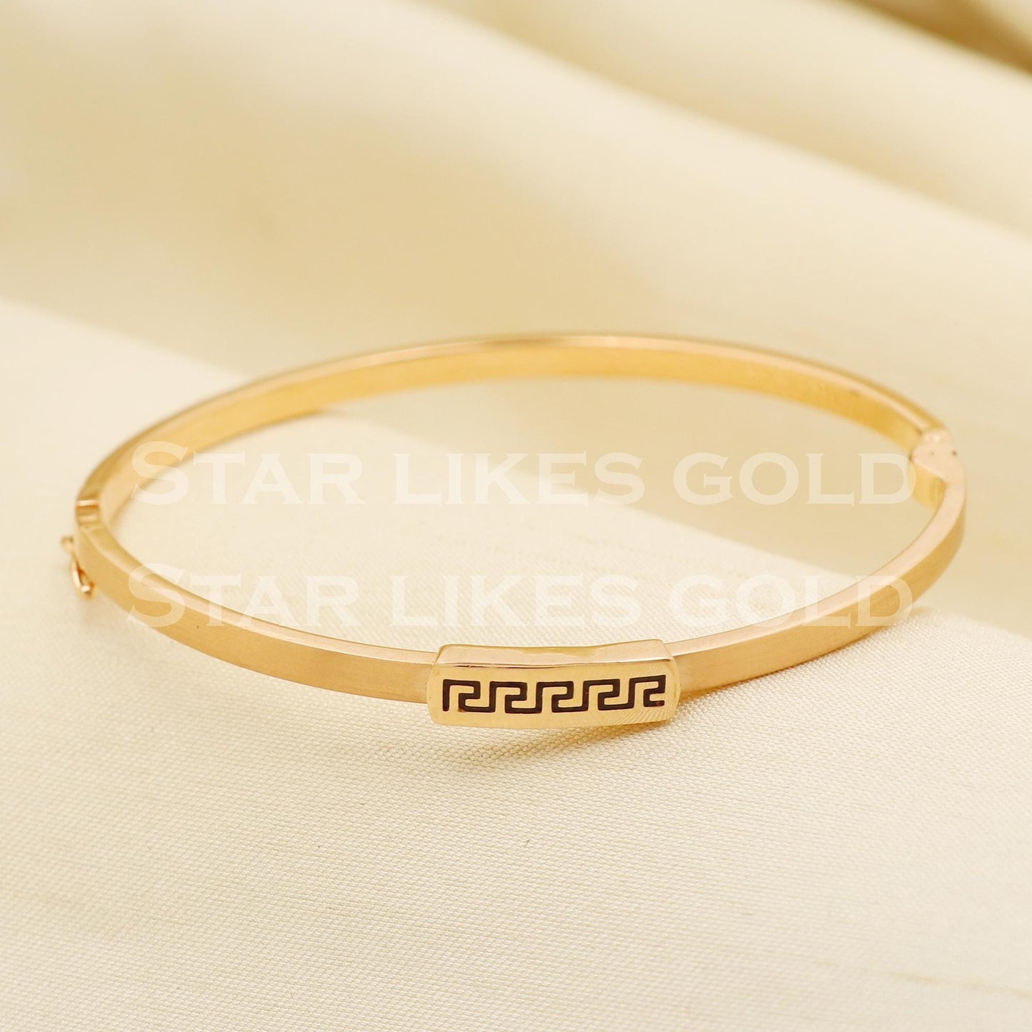 18 Karat Gold Greek Key Design Openable Bangle Bracelet, PR1407