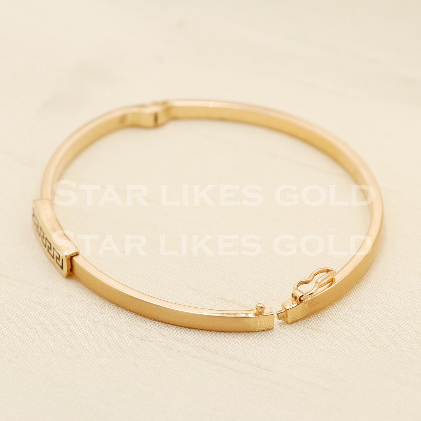 18 Karat Gold Greek Key Design Openable Bangle Bracelet, PR1407