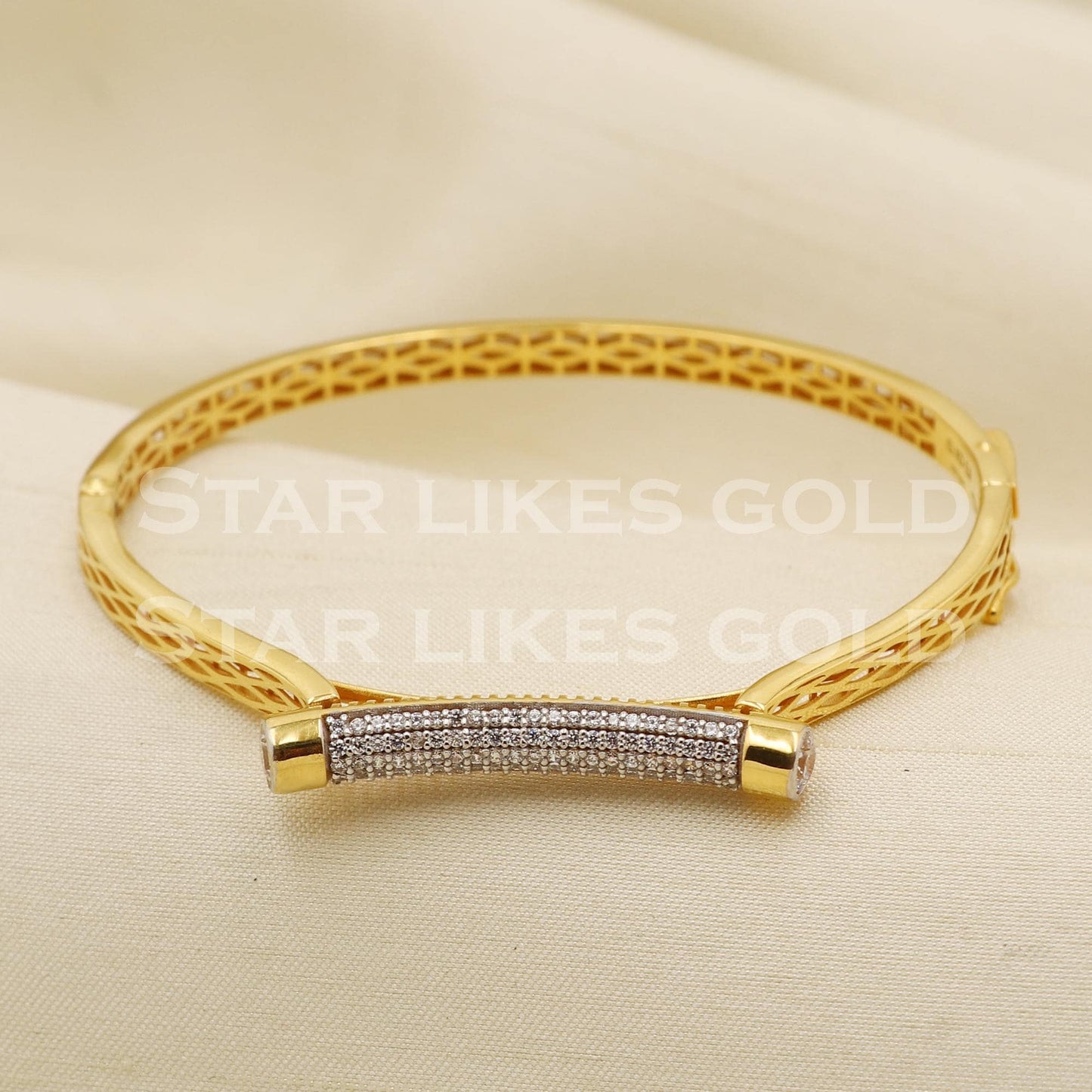 22 Karat Gold Elegant Stone Studded Kada with Lattice Design, PR1389