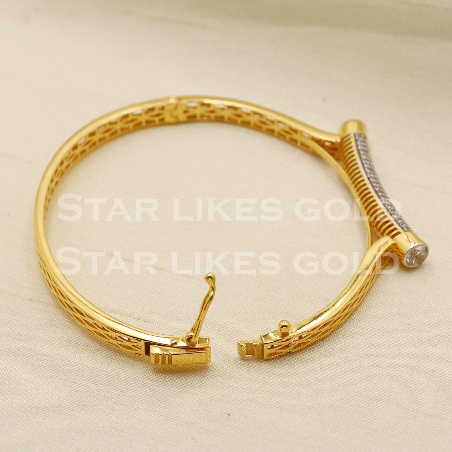 22 Karat Gold Elegant Stone Studded Kada with Lattice Design, PR1389