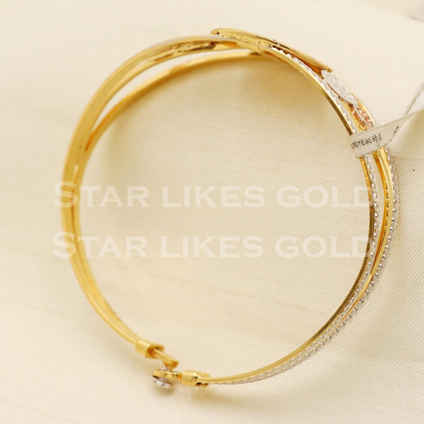 22K 22 Karat Gold Two Tone Floral Round Motif Screw Lock Bangle Bracelet, PR1395