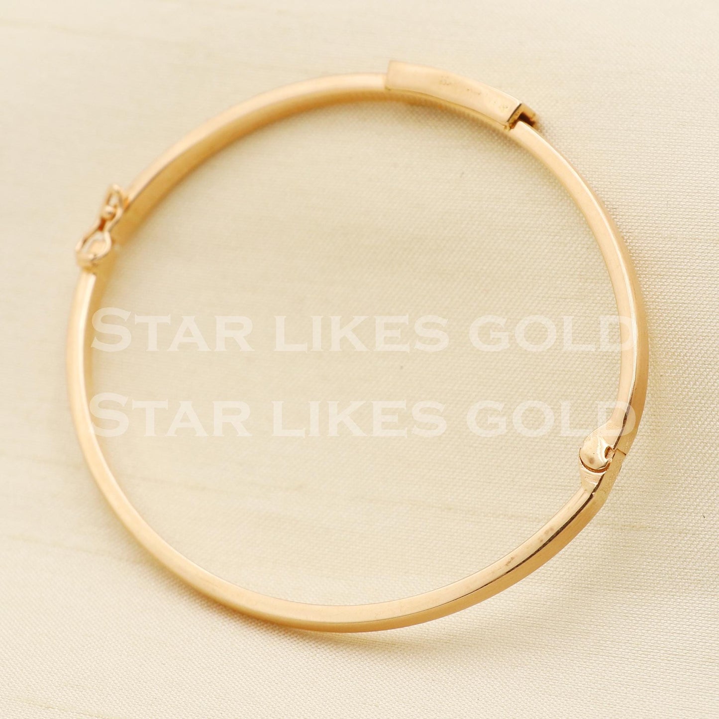 18 Karat Gold Greek Key Design Openable Bangle Bracelet, PR1407