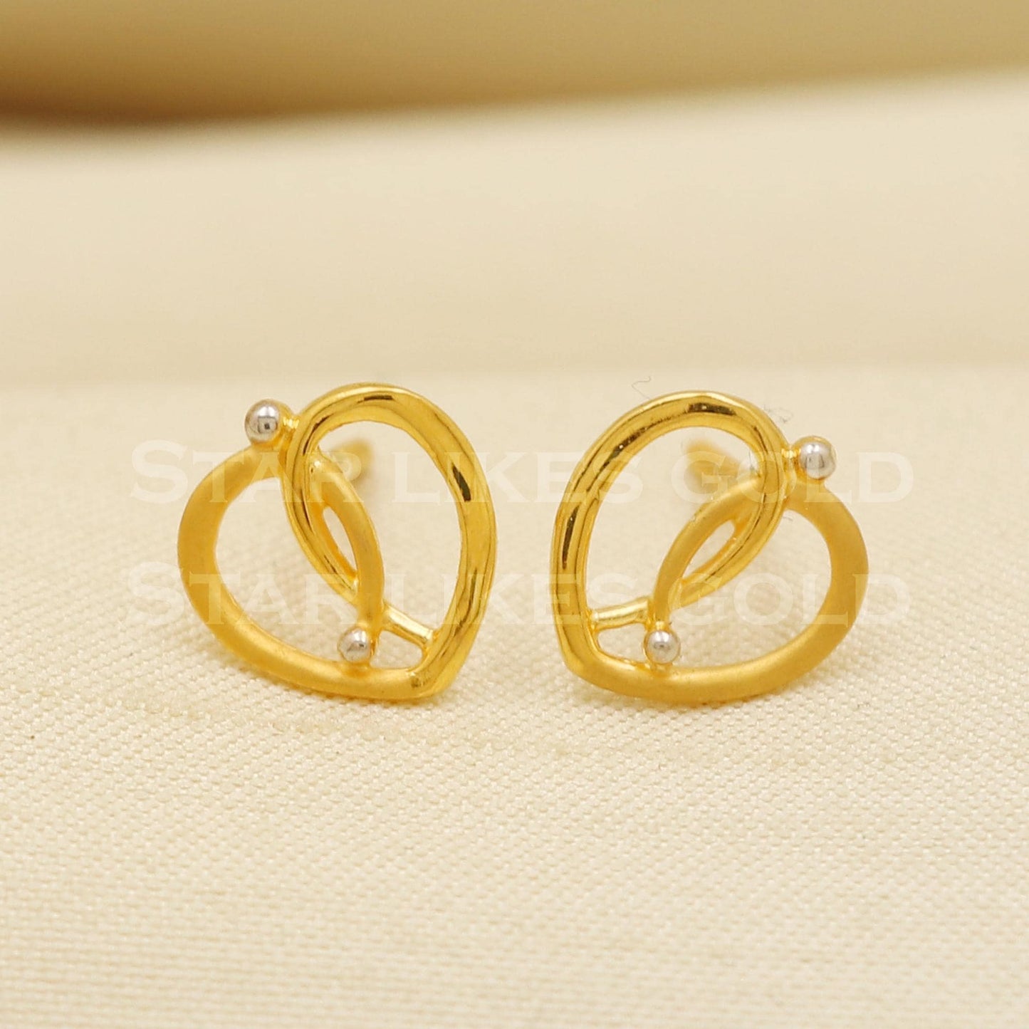 Small 22k 22 karat gold stud earrings handmade jewelry, PR1151