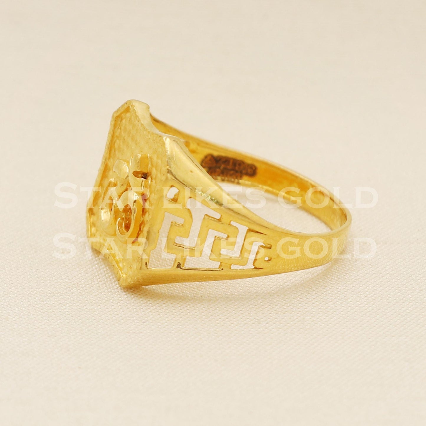 om - 22 karat 22k Gold Indian Ring Handmade Jewelry, B1595