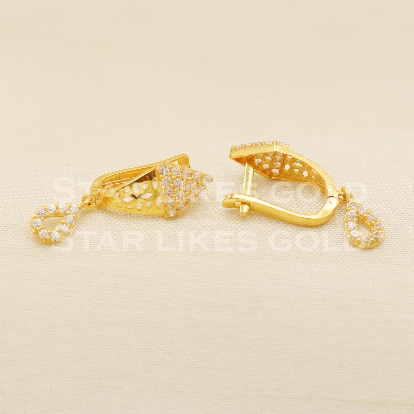 zircons 18 karat 18k gold earrings, B1617