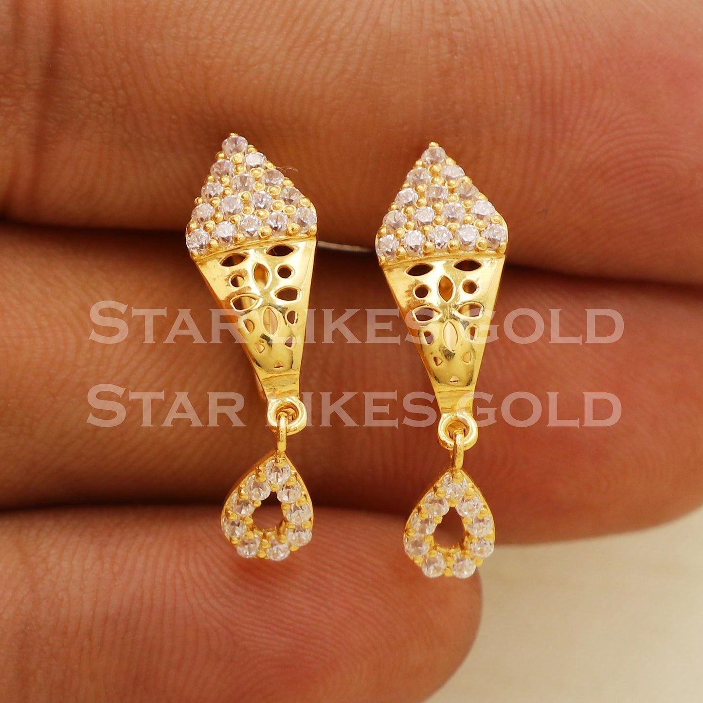 zircons 18 karat 18k gold earrings, B1617