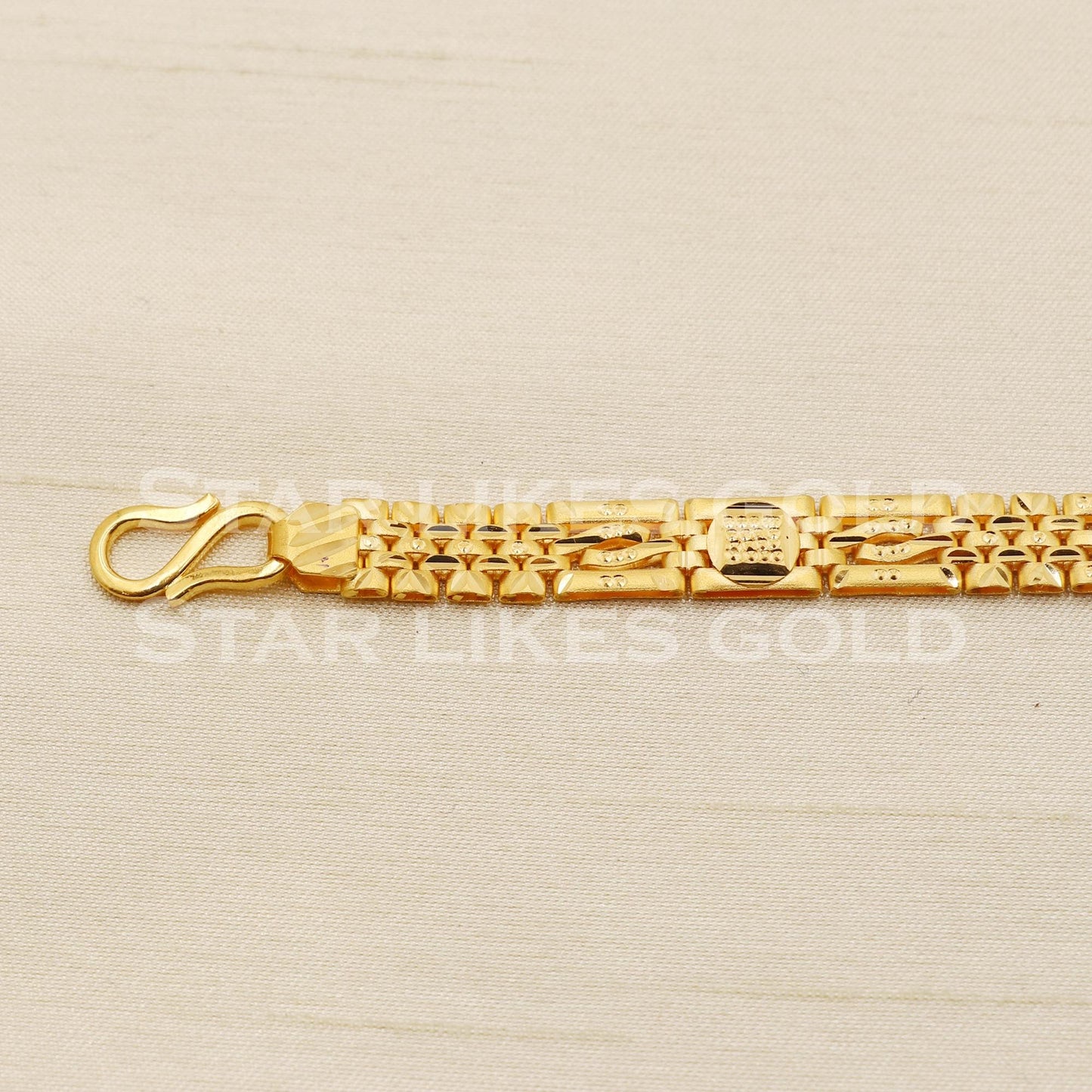 Royal 22K Gold Hallmark Men's Triple Row Shell Link Bracelet, B1625