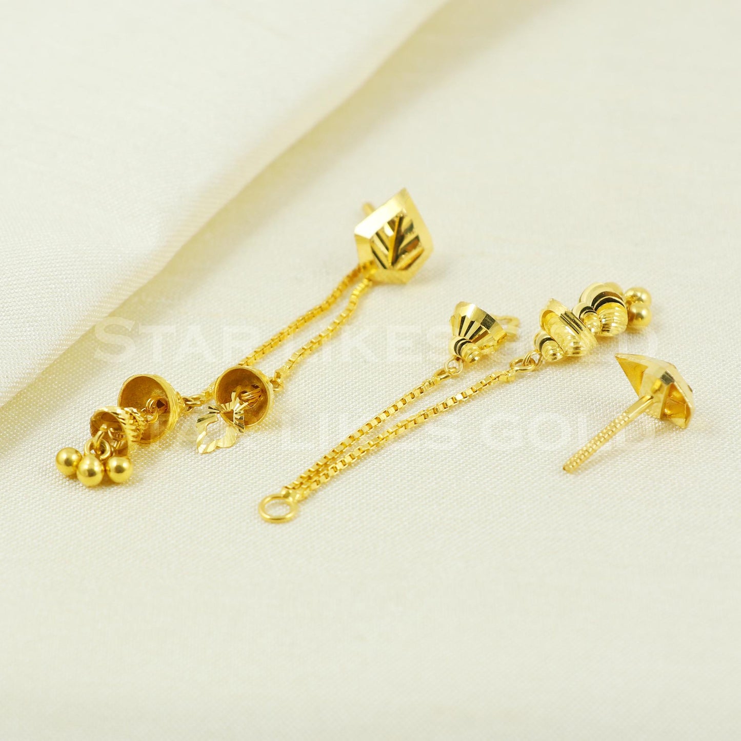 Classy Hallmark 18k Gold Ornate Long Earrings for Party Wear, B1178