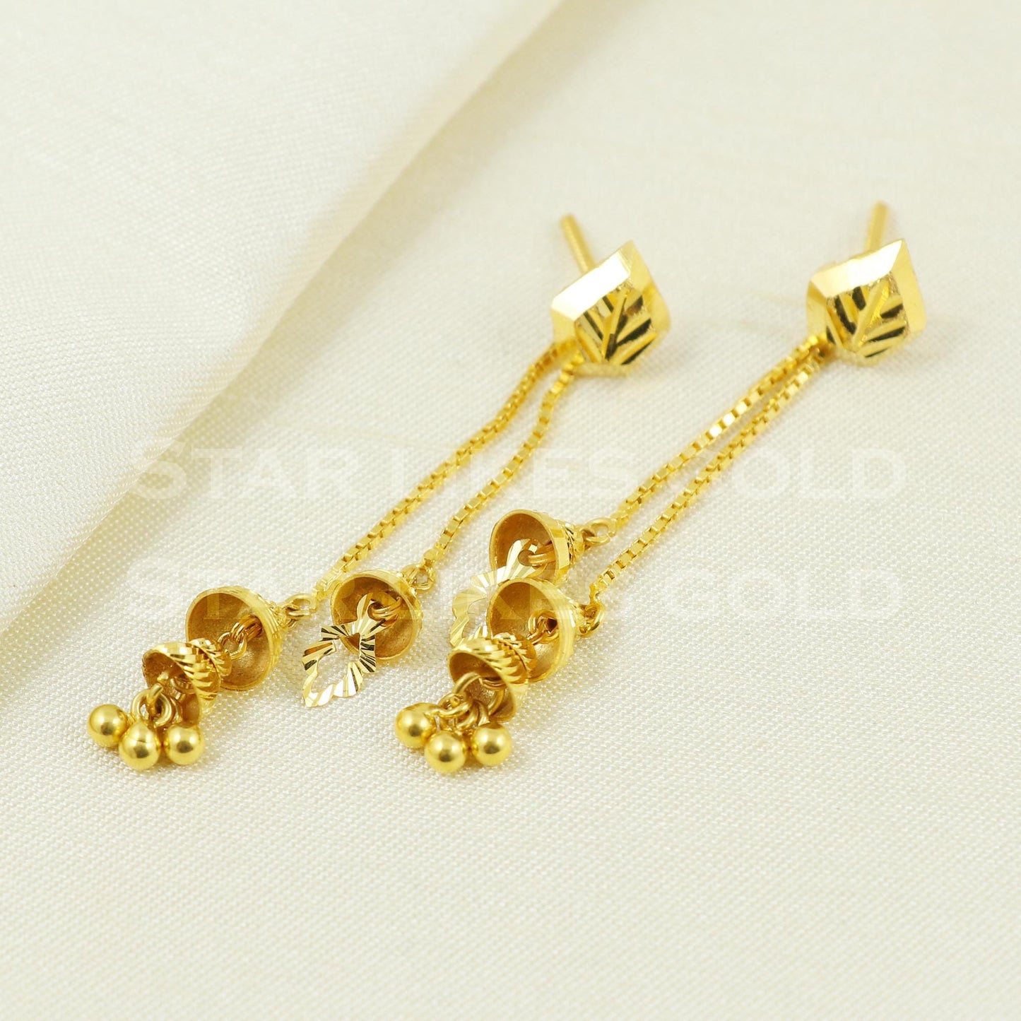 Classy Hallmark 18k Gold Ornate Long Earrings for Party Wear, B1178