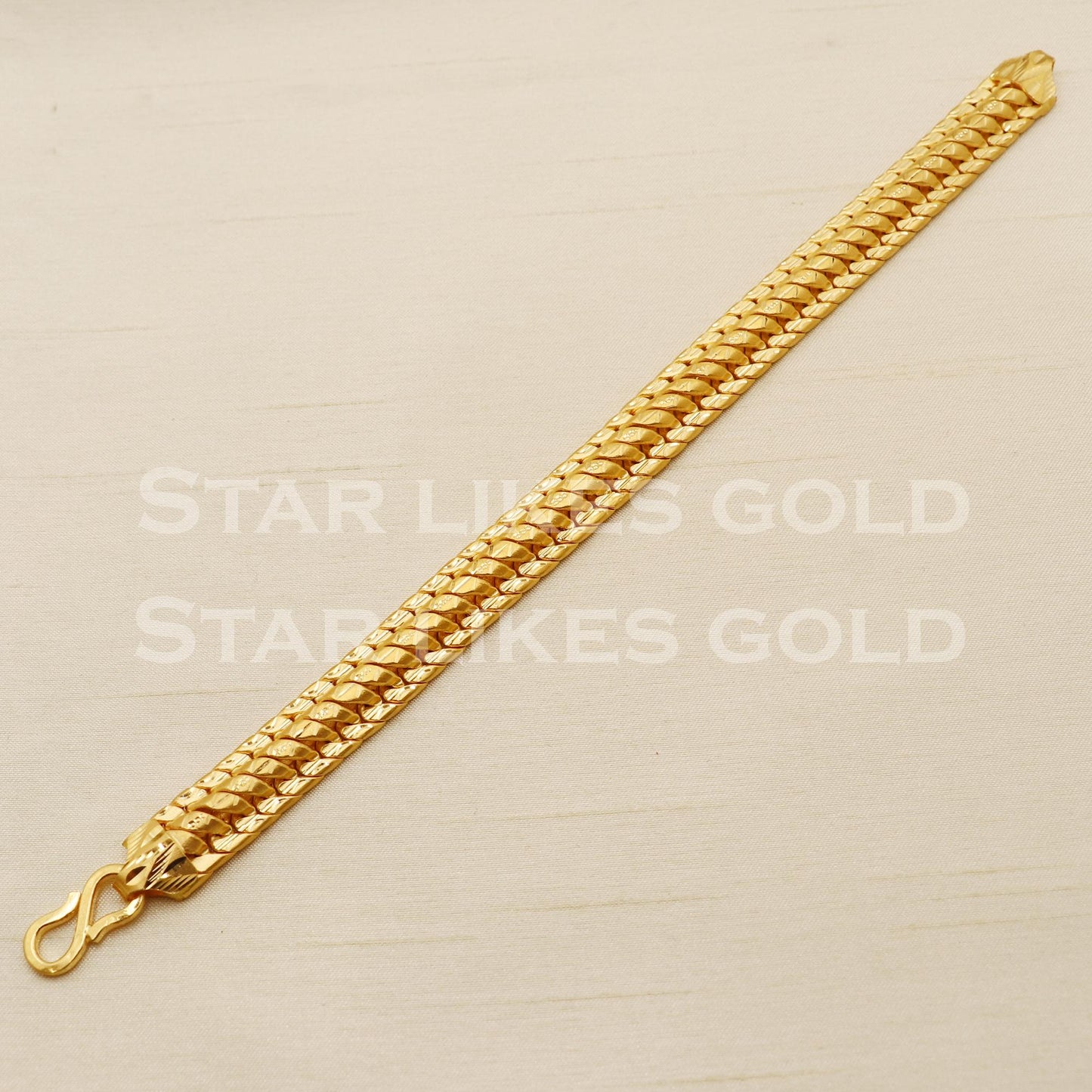 Luxury 22K Yellow Gold Hallmark Bold Men's Wrist Chain, B1620