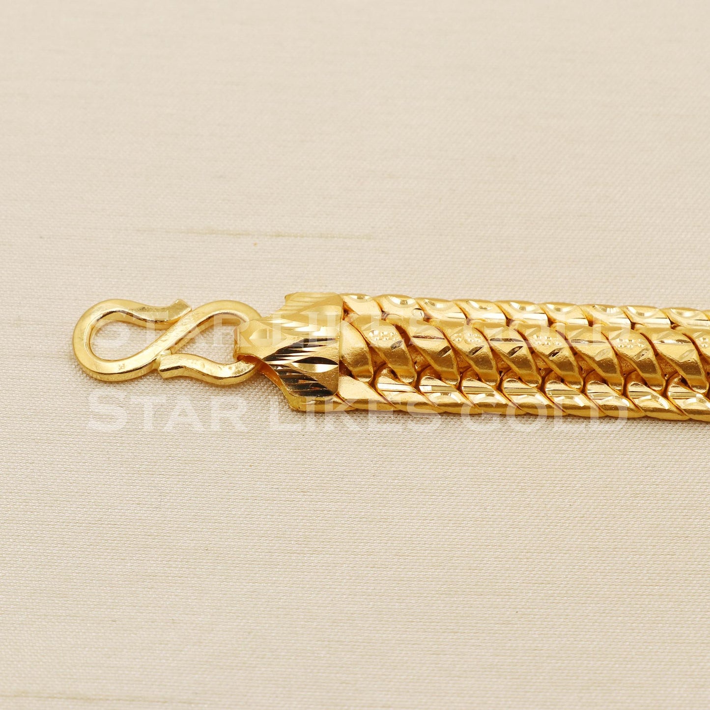 Luxury 22K Yellow Gold Hallmark Bold Men's Wrist Chain, B1620