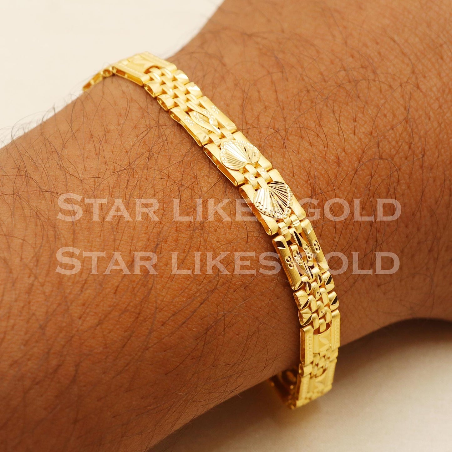 Royal 22K Gold Hallmark Men's Triple Row Shell Link Bracelet, B1625