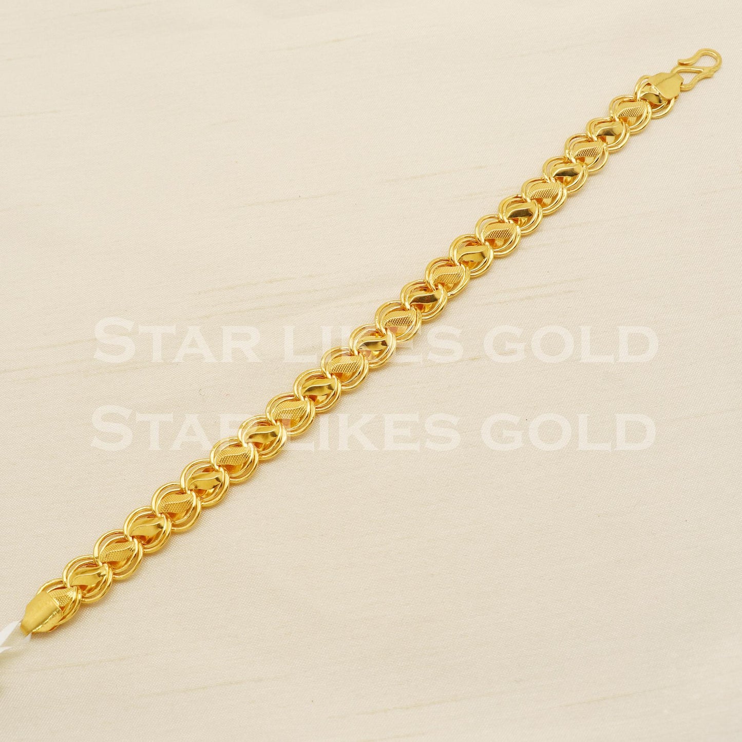 Exquisite 22K Gold Hallmark Men's Circular Leaf Link Bracelet, PR1443