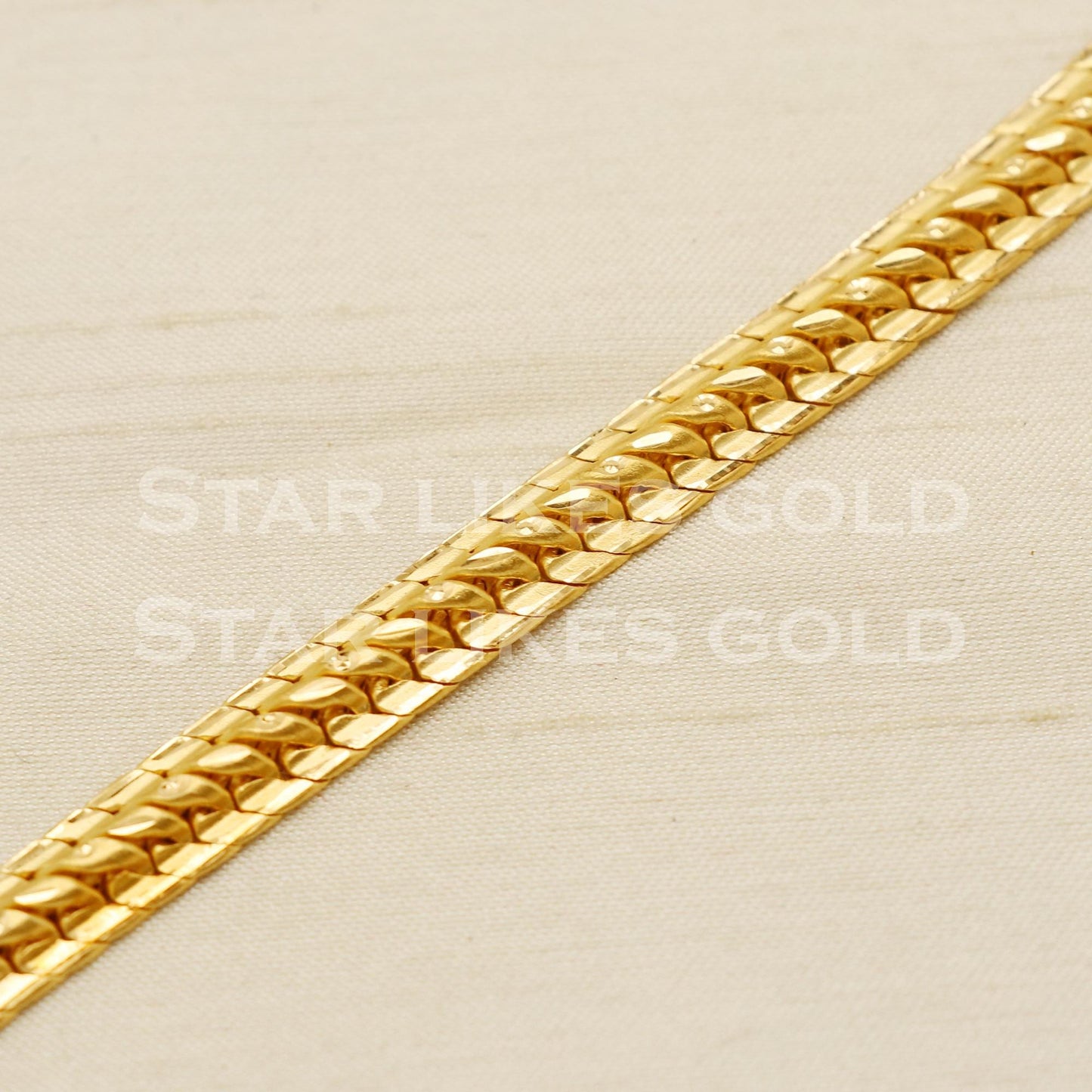 22k 22 Karat Gold Mens Flat Cuban Link Chain Bracelet Hallmarked Design, PR1447