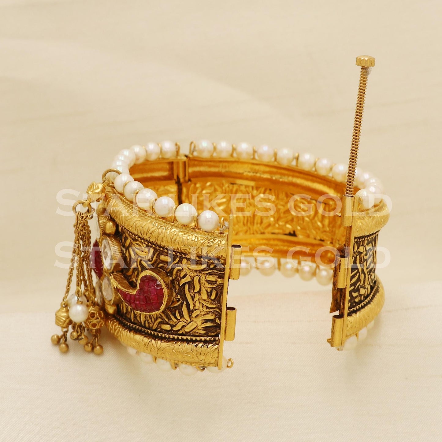 22K 22 Karat Gold Heavy Antique Kundan Pearl Openable Kada PR1609