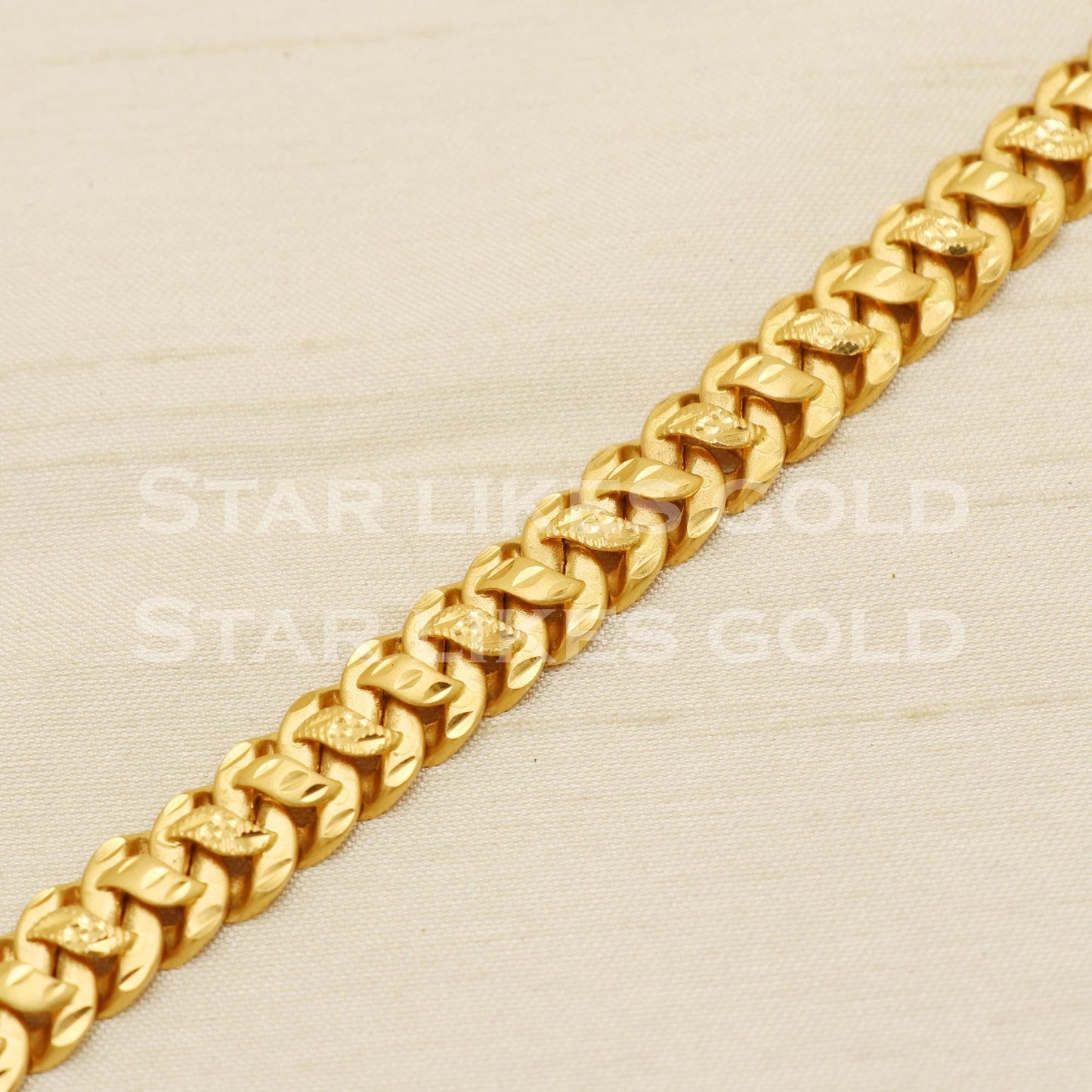 Classic Hallmark 22K Gold Majestic Wave Design Bracelet, PR1451
