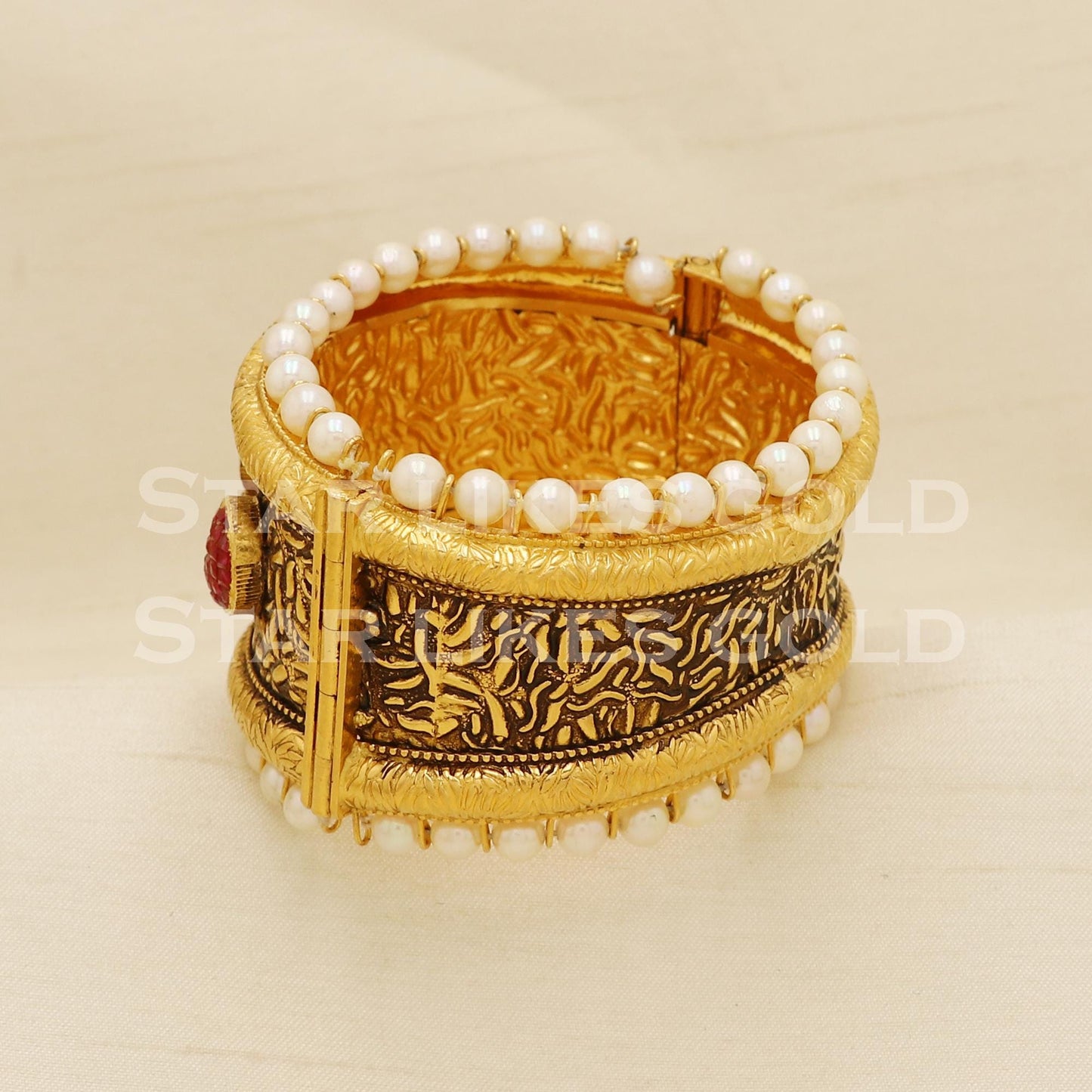 22K 22 Karat Gold Heavy Antique Kundan Pearl Openable Kada PR1609