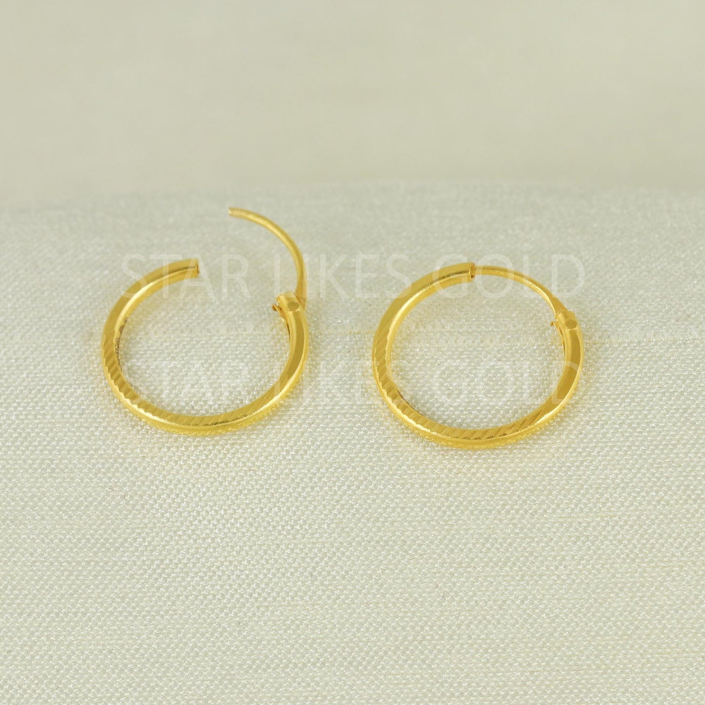 18K Hallmark Gold Circular Bali with Fine Textured Finish | Daily Use, B1670