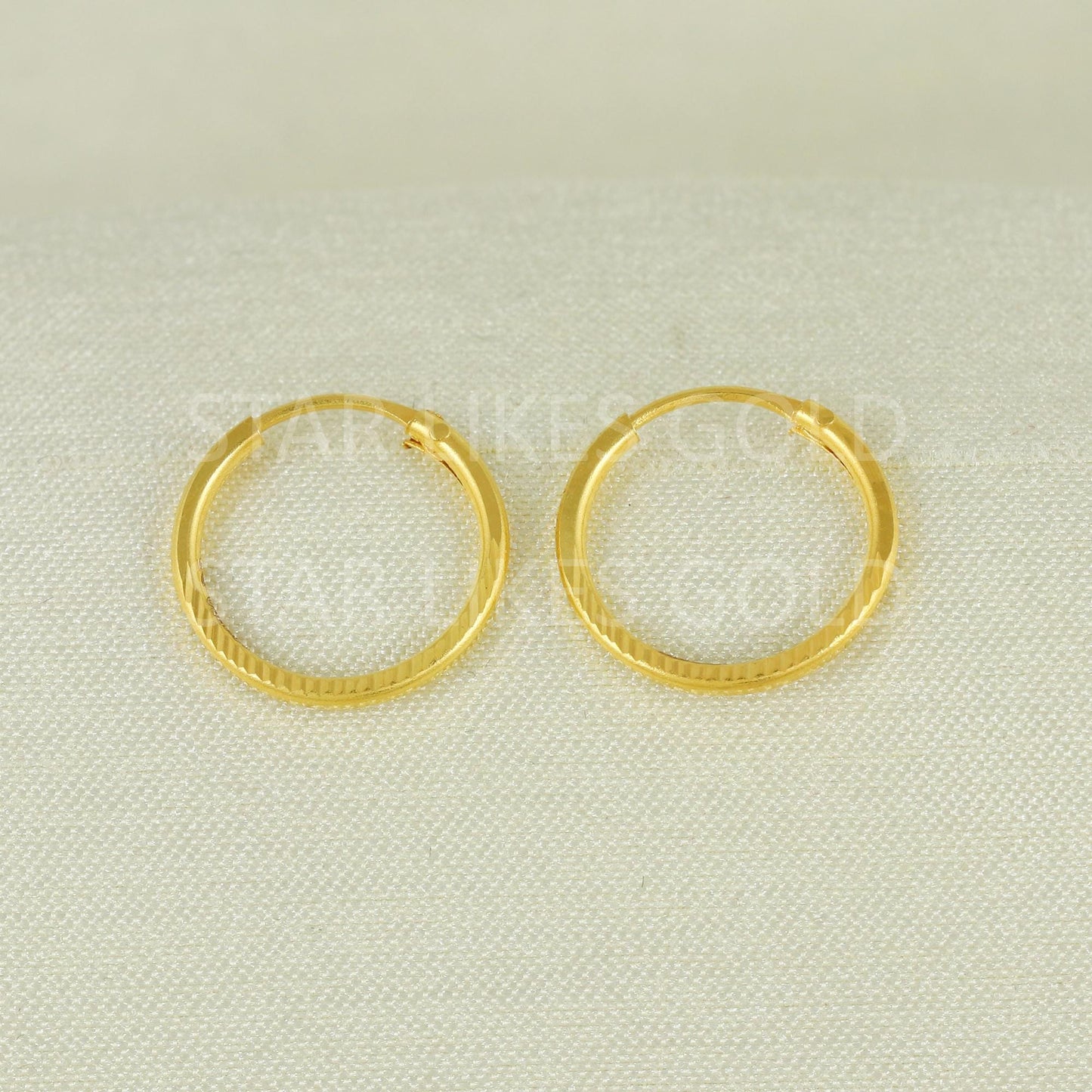 18K Hallmark Gold Circular Bali with Fine Textured Finish | Daily Use, B1670