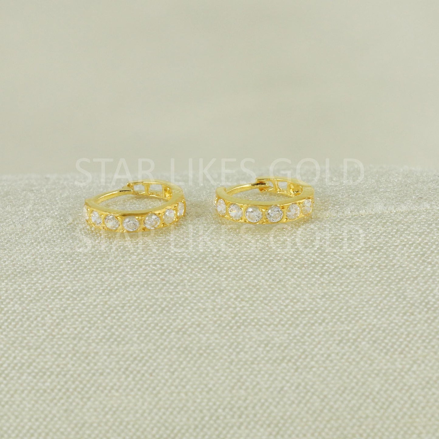 Modern 18k Gold Daily Wear Small Hoops, B1680