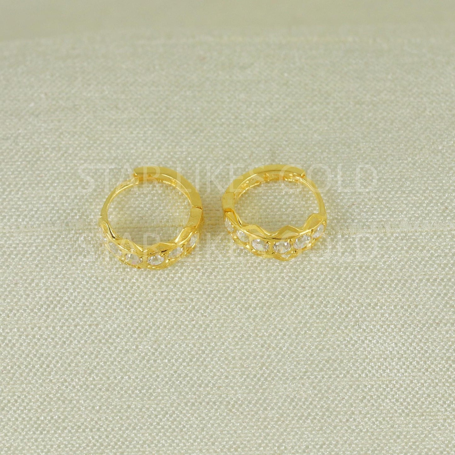 Exquisite 18k Gold Cubic Zirconia Classic Hoop Earrings, B1681