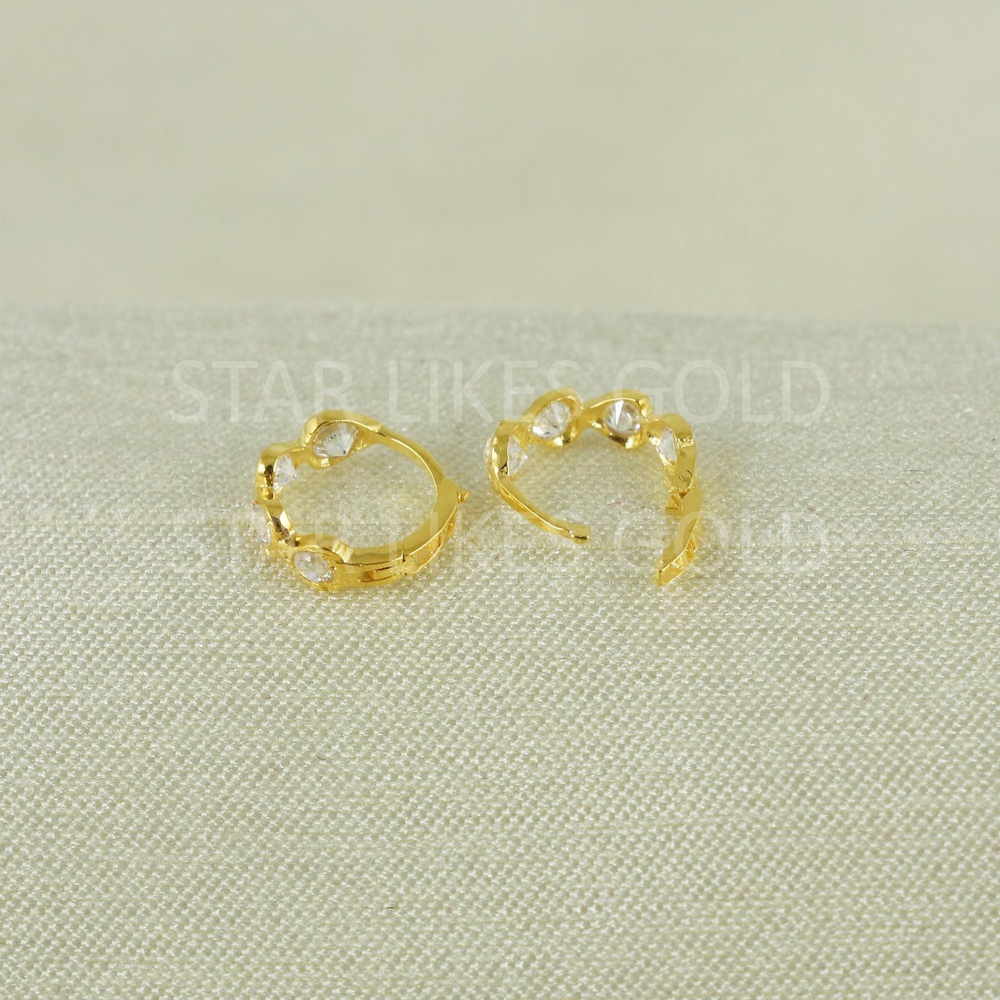 Pure 18k Gold Stylish Stone Bali for Women, B1682