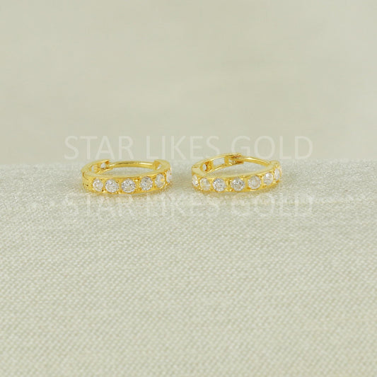Elegant 18k Gold Stone-Studded Bali Earrings, B1678