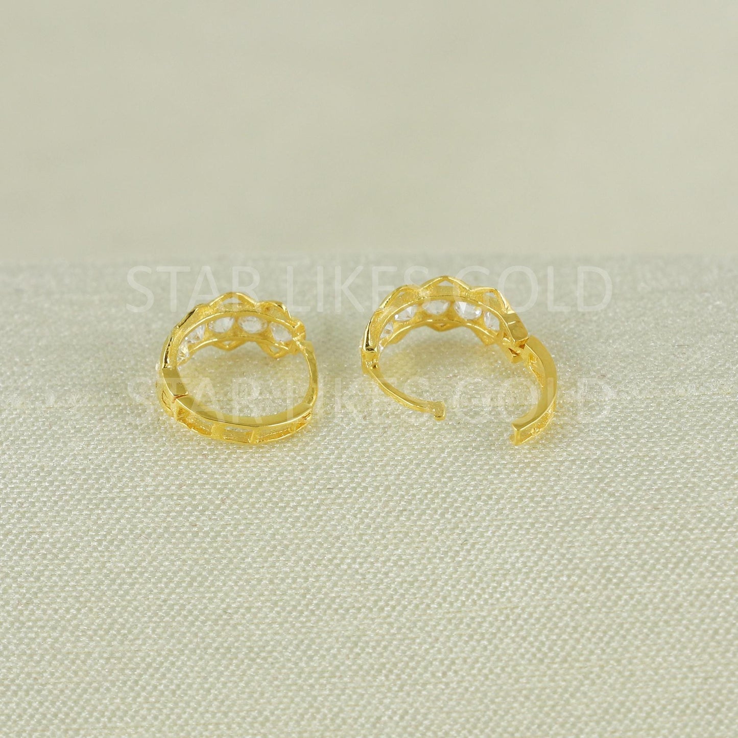 Exquisite 18k Gold Cubic Zirconia Classic Hoop Earrings, B1681