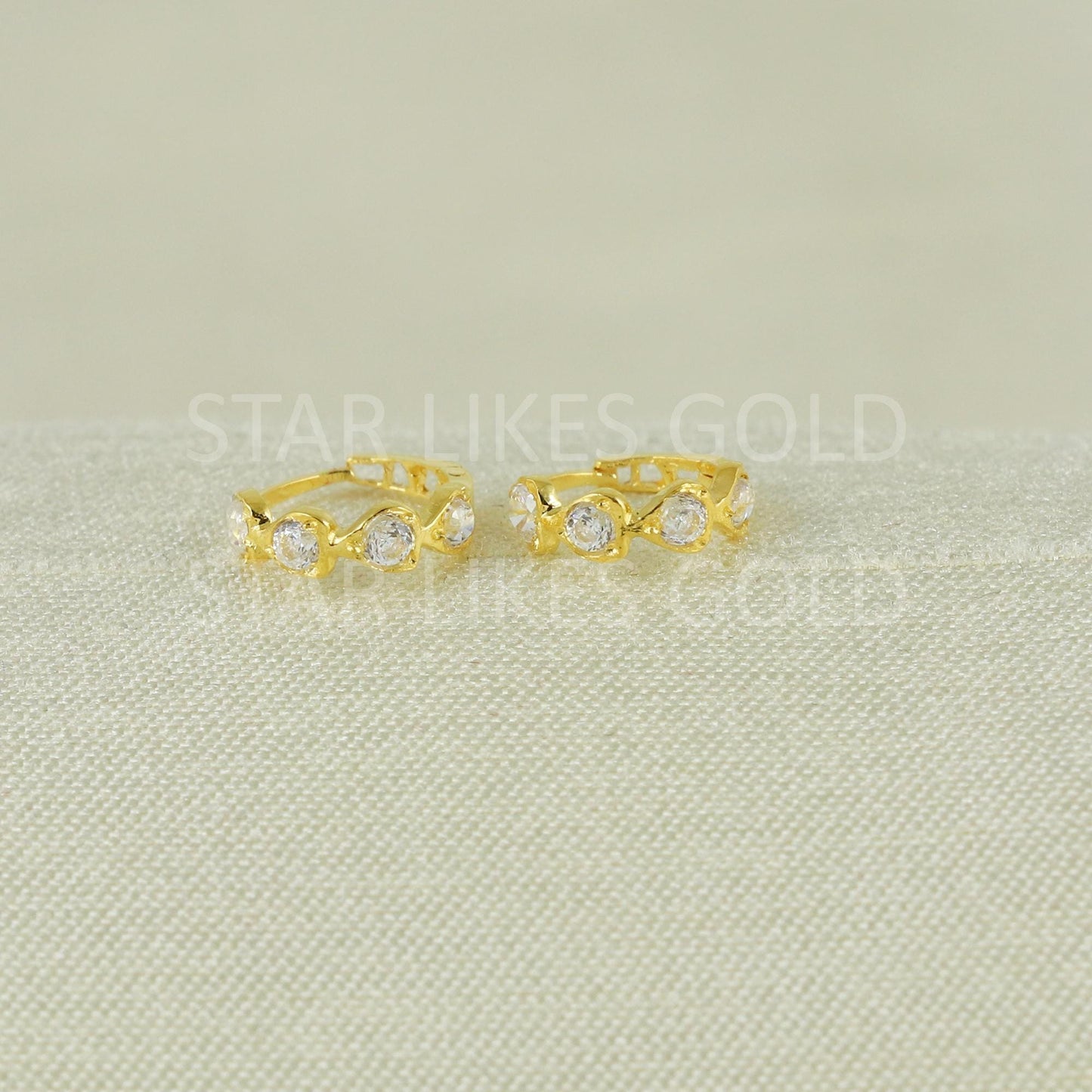Pure 18k Gold Stylish Stone Bali for Women, B1682