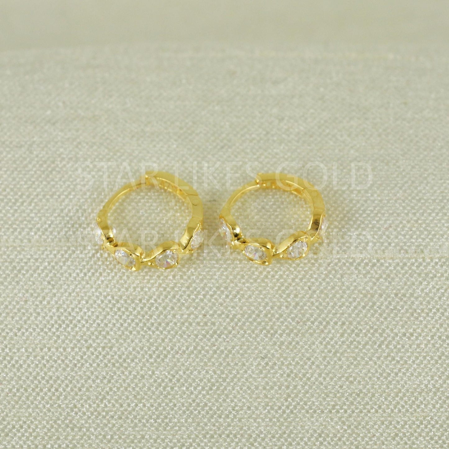 Pure 18k Gold Stylish Stone Bali for Women, B1682