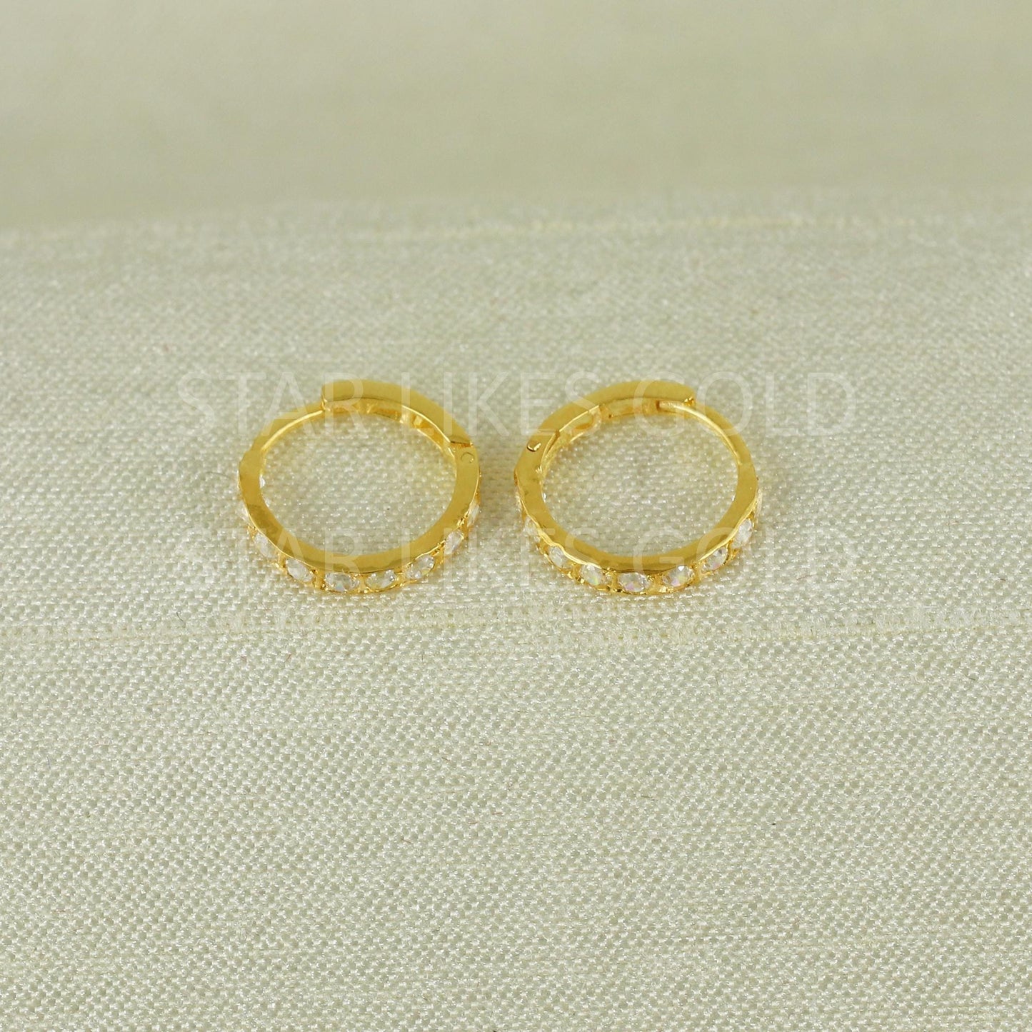 Dainty 18k Gold Sparkling Bali Earrings, B1684