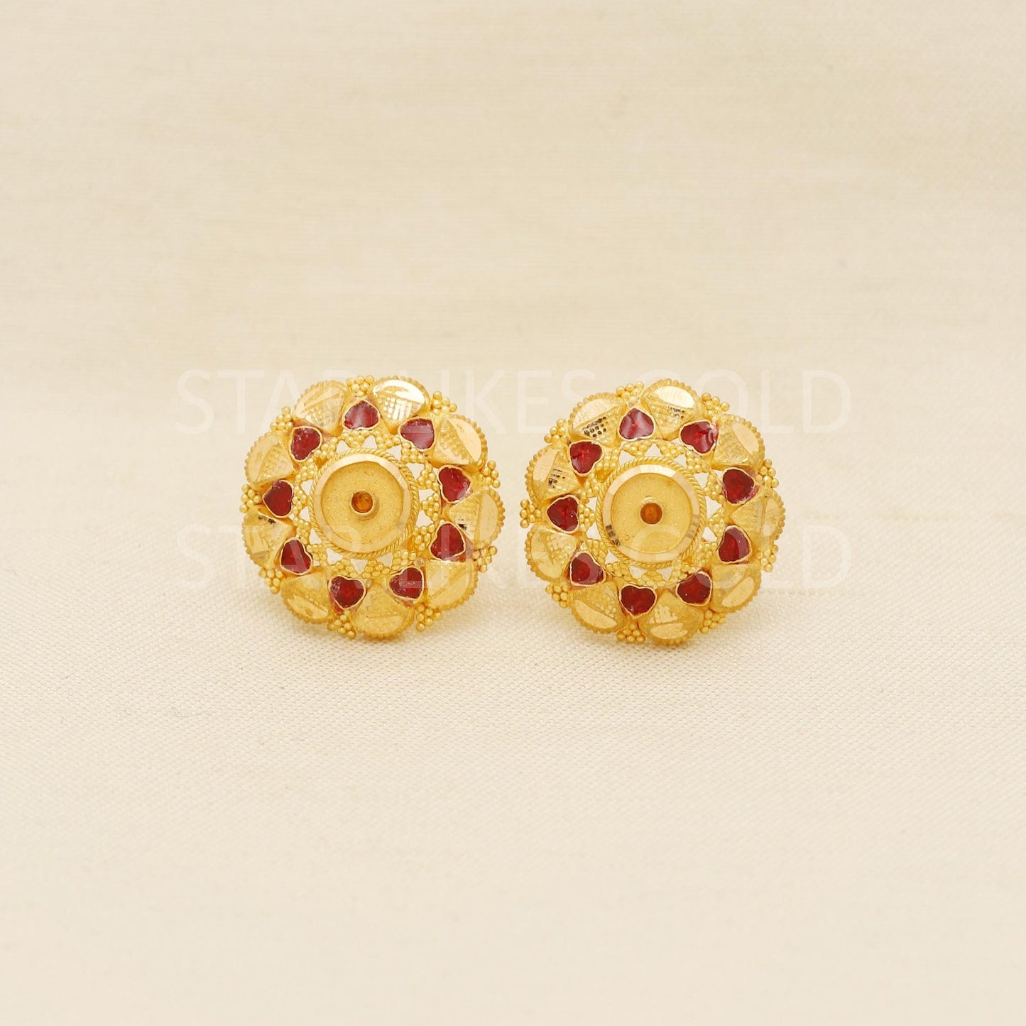 Classy 22k Gold Ornate Round Tops with Red Enamel Work Hallmark Jewelry, PR1674