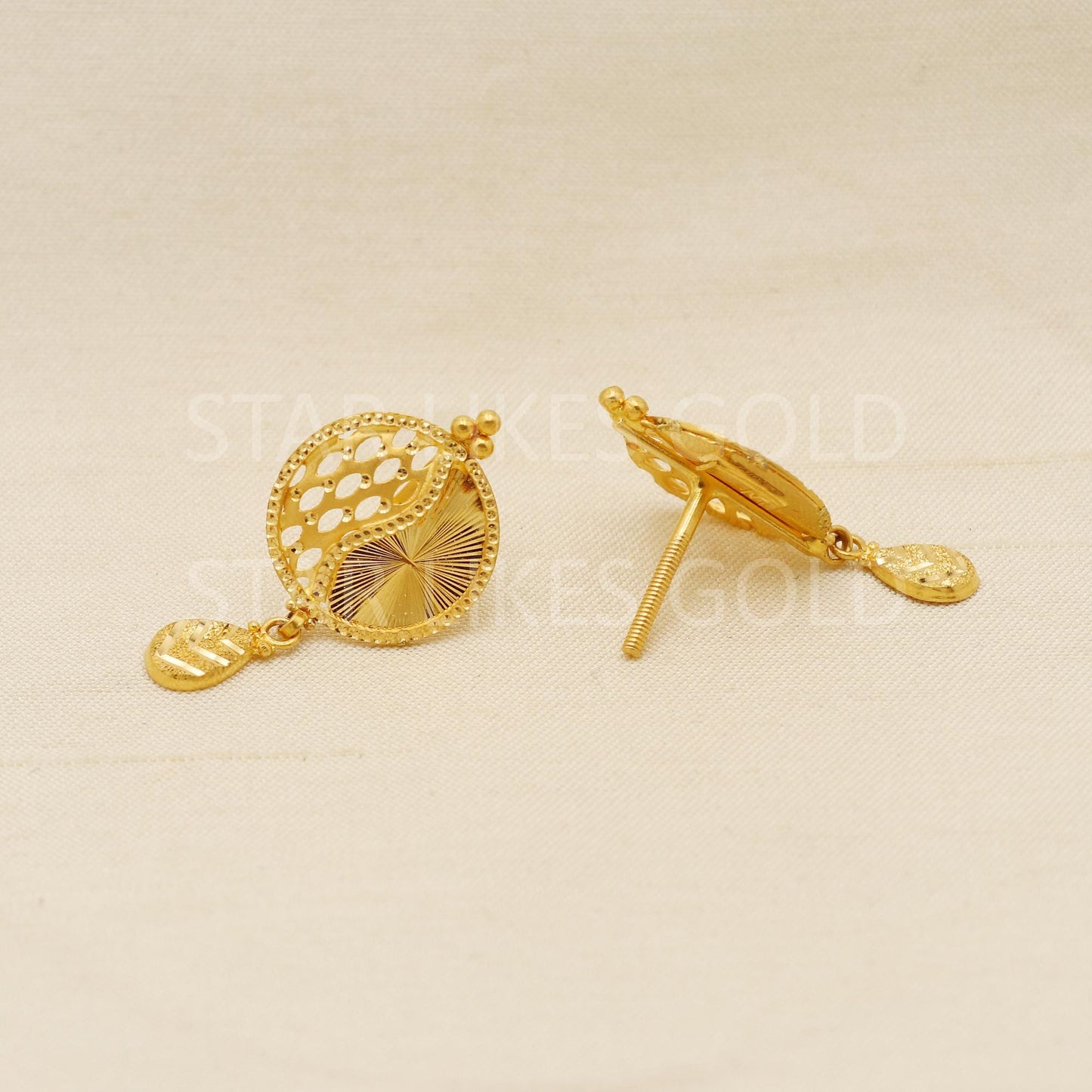 Elegant 22k Gold Circular Filigree Drop Earrings with Textured Leaf Hallmark Jewelry, PR1676